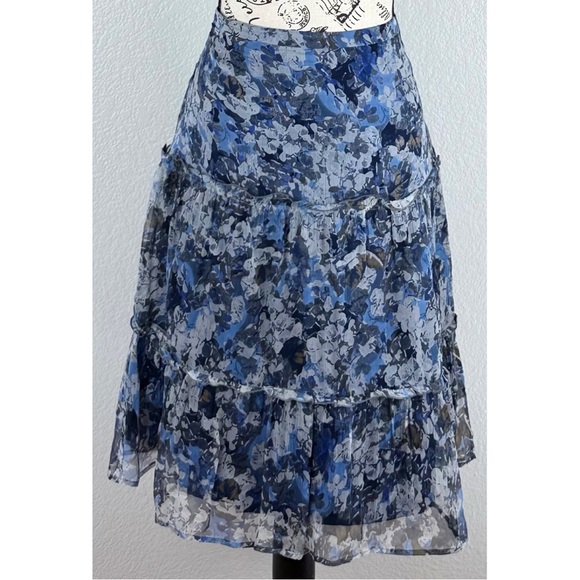 Burberry London Blue Floral print Teird Knee Length Skirt, size 8 US - Picture 4 of 12